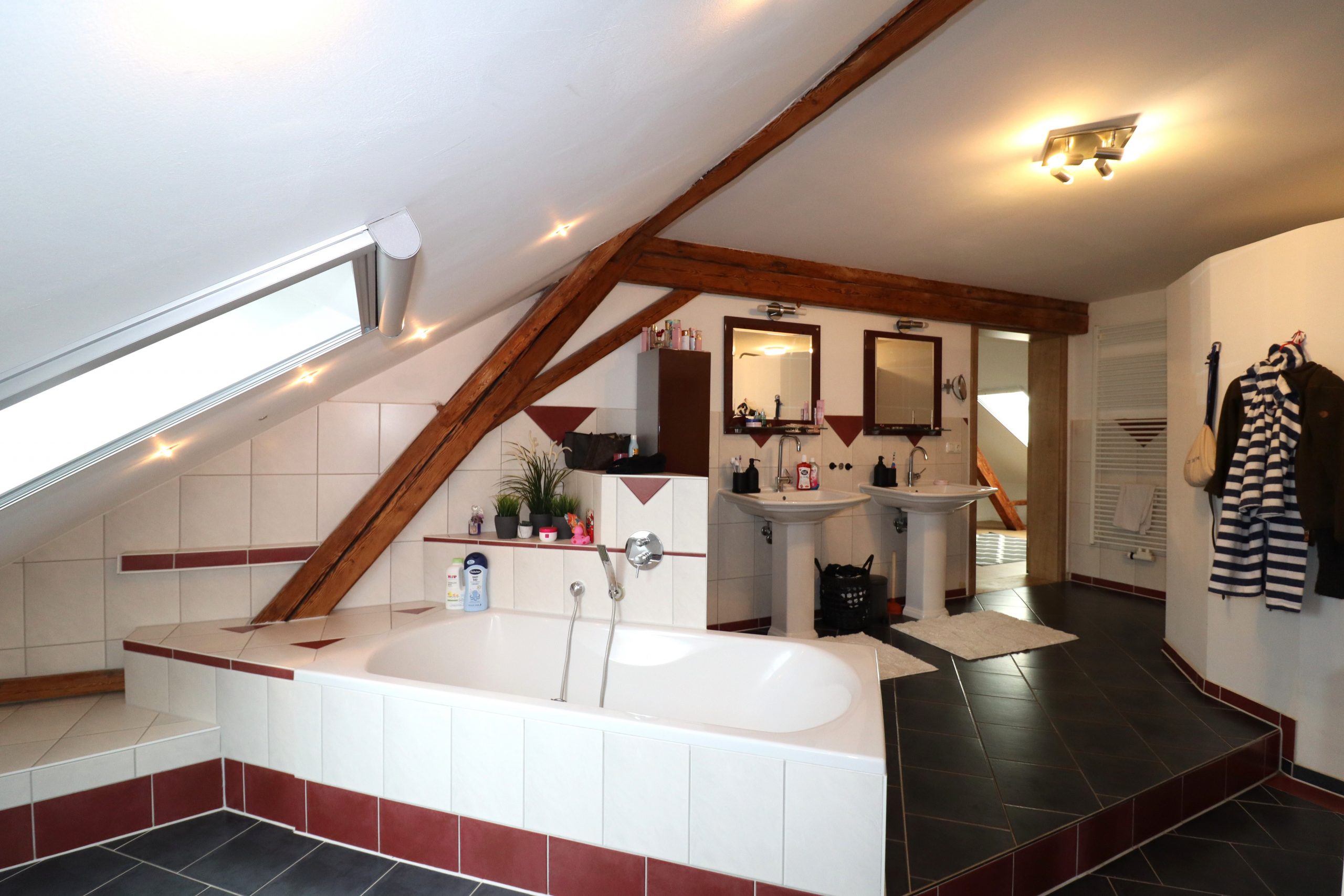 Badezimmer Dachgeschoß Wohneinheit 1