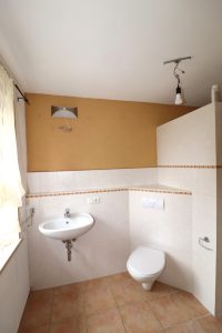 Duschbad im Obergeschoß Wohneinheit 1