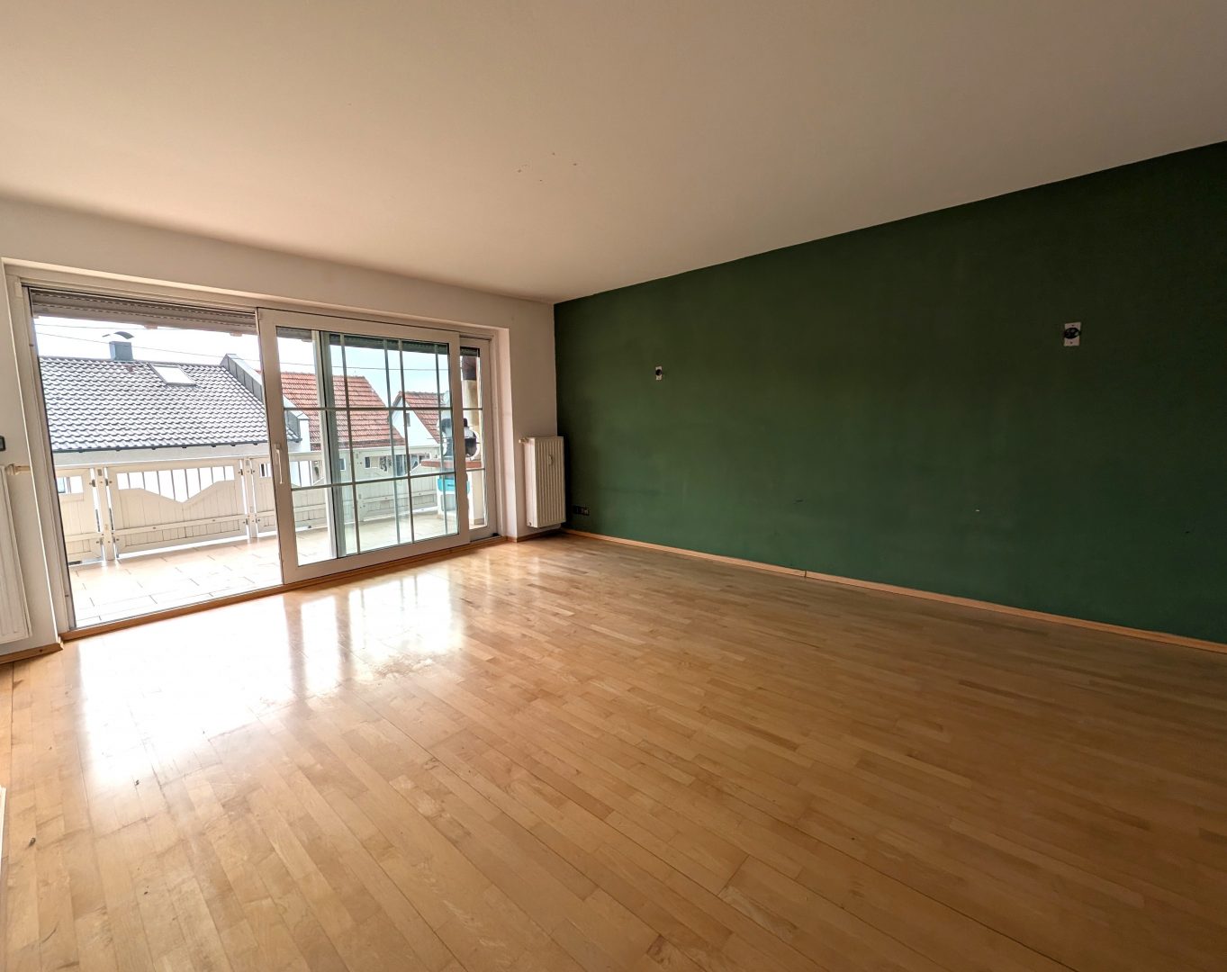 Wohnzimmer mit Zugang Balkon