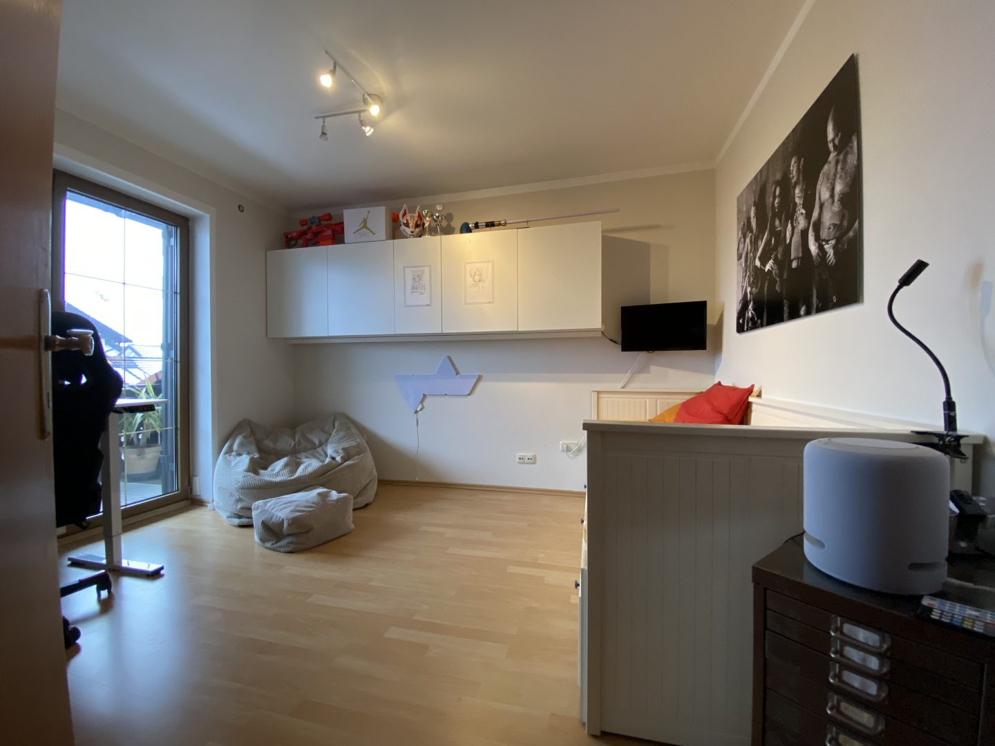 Kinderzimmer mit Balkon (2)