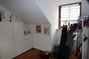 13OG Zimmer Ankleide