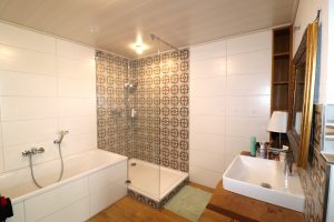 Badezimmer Wohneinheit 2