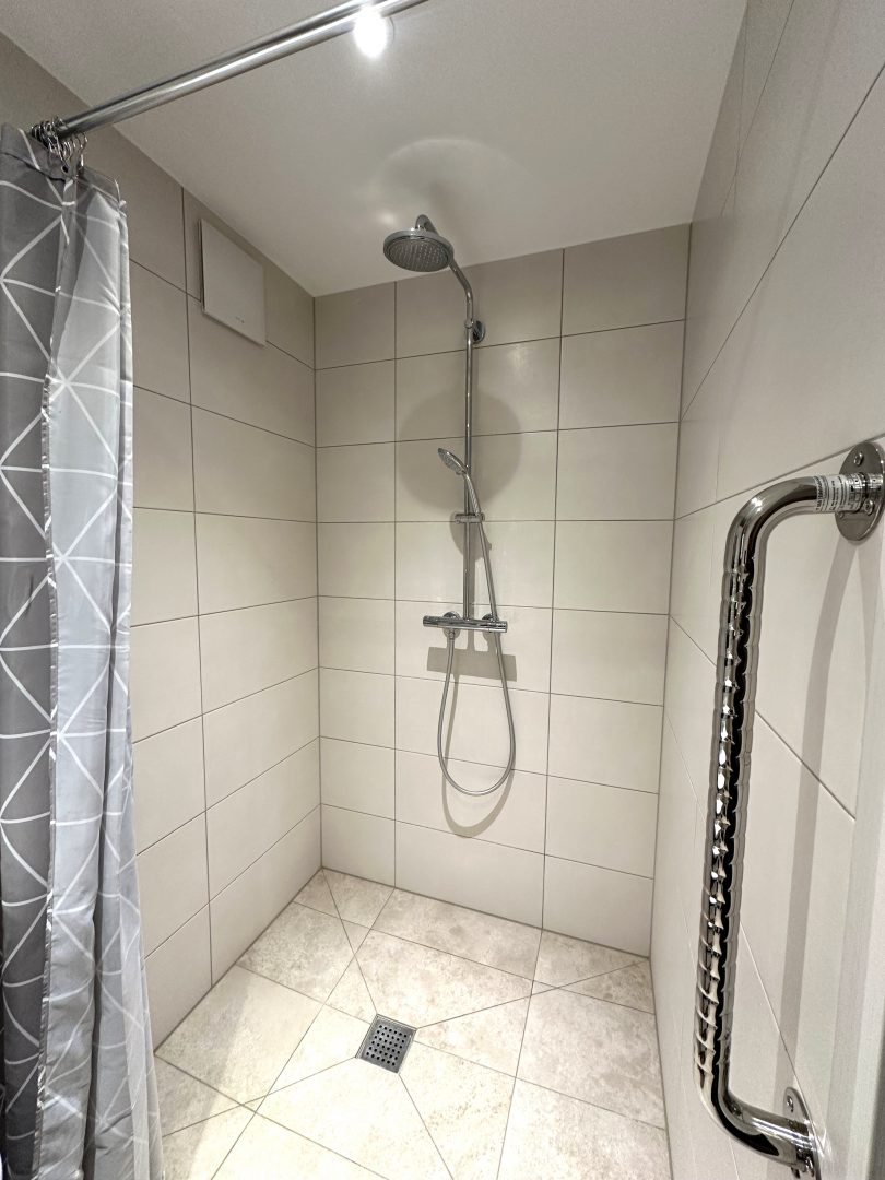 Dusche Erdgeschoss