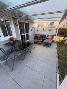 Terrasse mit Überdachung