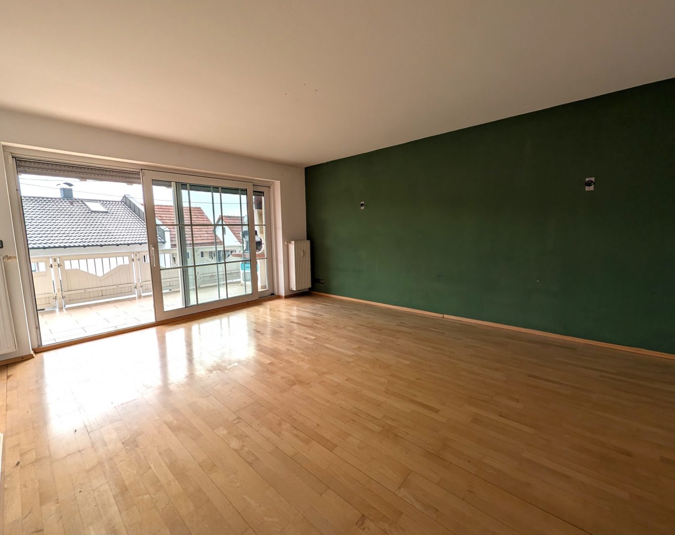 Wohnzimmer mit Zugang Balkon