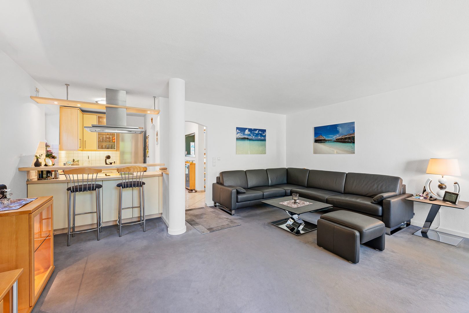 Wohnzimmer mit Küche