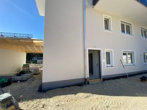 Eingangsbereich und Carport